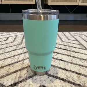 YETI Rambler 30 oz Seafoam BPA Free Tumbler with Straw Lid